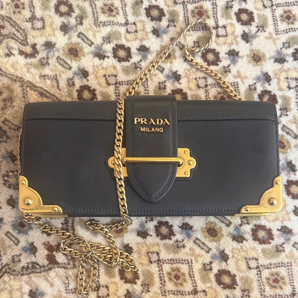 Prada
Cahier Chain Clutch City Calf and Saffiano